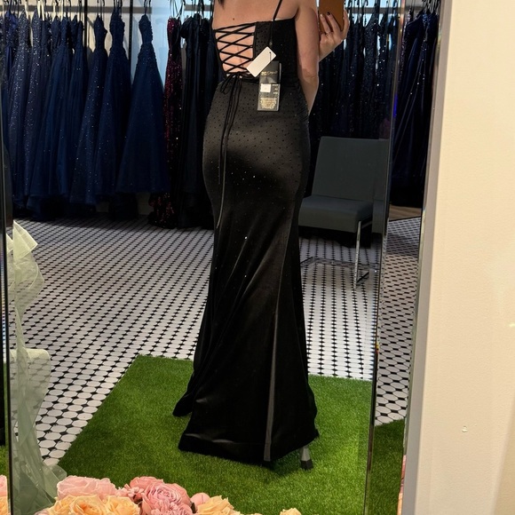 Tiffany Designs Formal Gown - Picture 4 of 5